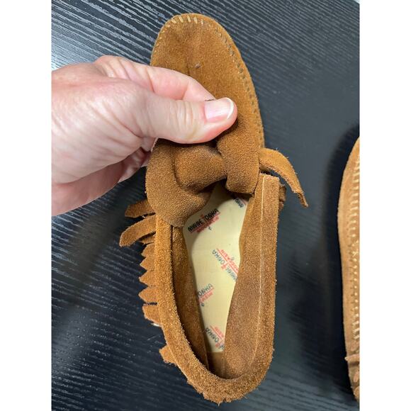 Minnetonka suede western/cowgirl fringe booties with goldtone buckle - Picture 3 of 7